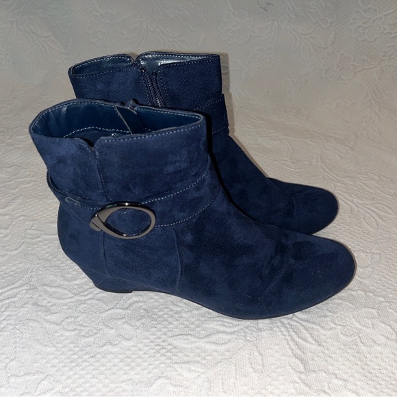 IMPO navy blue suede ankle booties - Picture 2 of 6